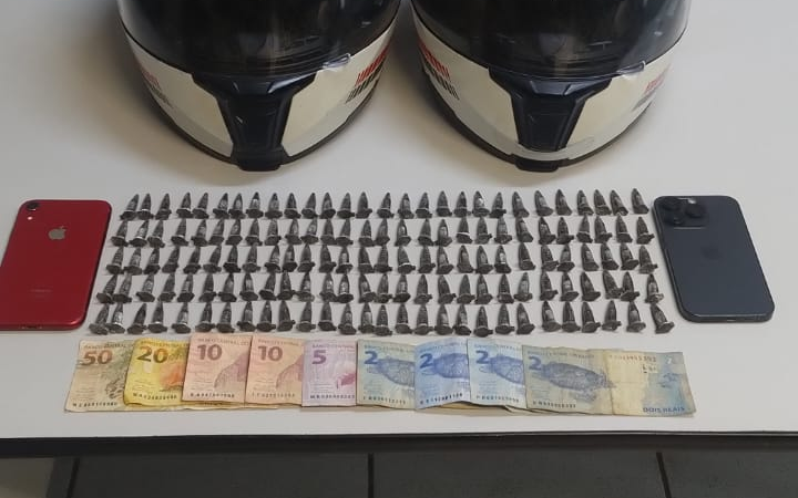 POLÍCIA MILITAR PRENDE CASAL POR TRÁFICO DE DROGAS EM MOGI GUAÇU.