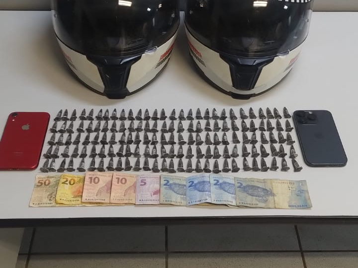 POLÍCIA MILITAR PRENDE CASAL POR TRÁFICO DE DROGAS EM MOGI GUAÇU.