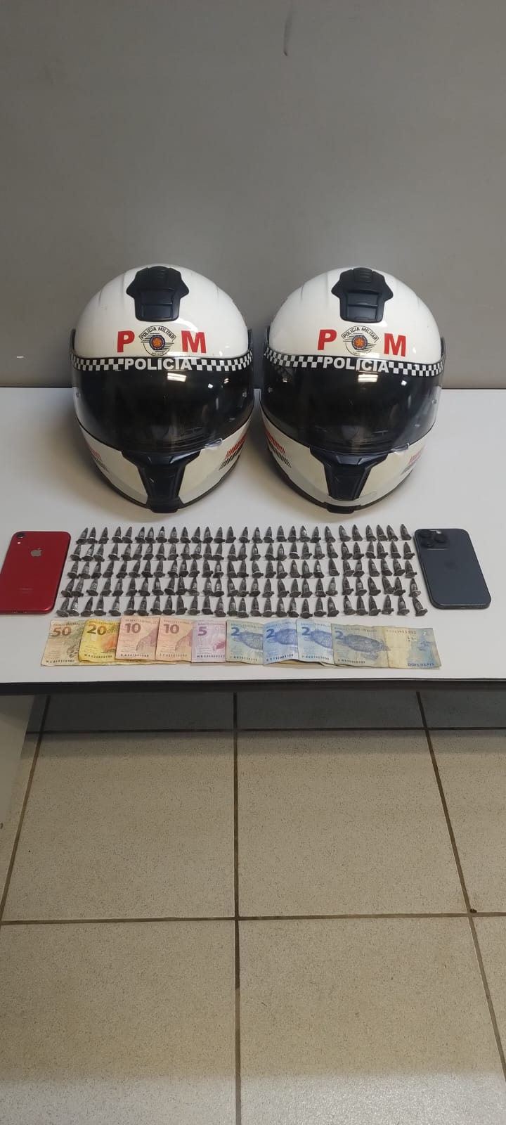 POLÍCIA MILITAR PRENDE CASAL POR TRÁFICO DE DROGAS EM MOGI GUAÇU.