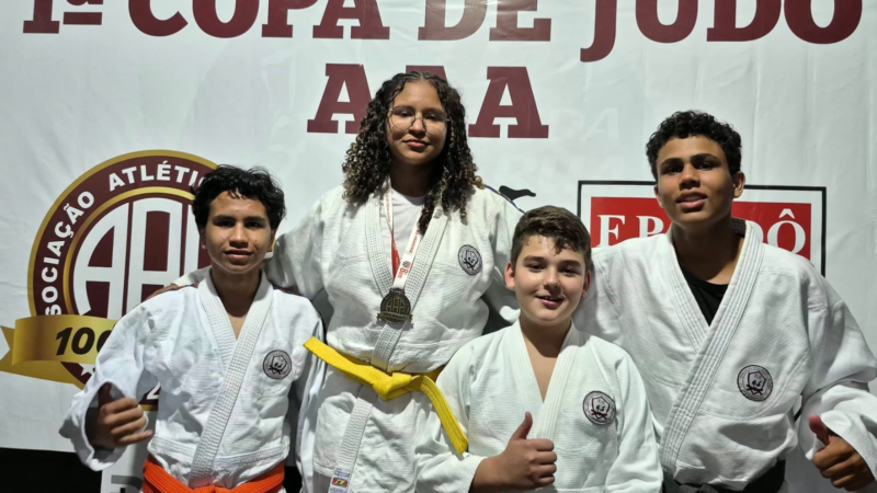 Judoca de Holambra conquista medalha de ouro em ArarasA aluna da escolinha de judô da Prefeitura de Holambra, Lorena Da Silva Oliveira, conquistou medalha de ouro na 1ª Copa Associação Atlética Ararense, realizada neste domingo, dia 7 de junho, em Araras. Competindo na categoria sub-13 super-pesado, a atleta venceu todas as lutas disputadas e garantiu o lugar mais alto do pódio no campeonato promovido em comemoração ao centenário da entidade.