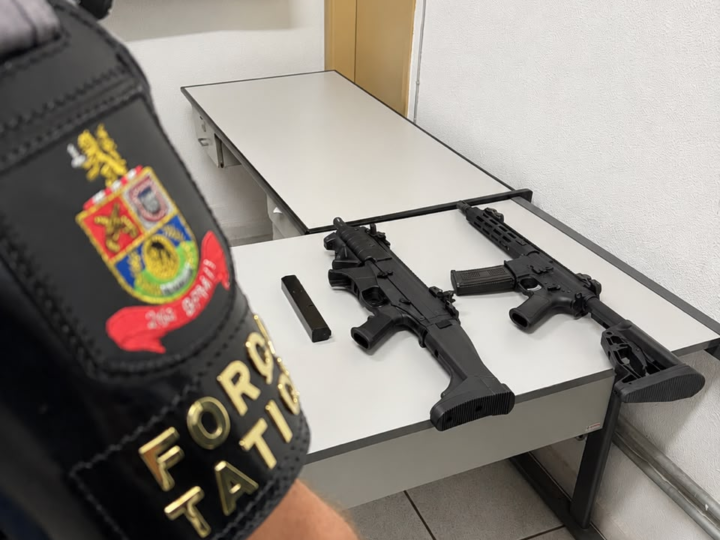 POLÍCA MILITAR APREENDE ARMAS DE FOGO EM PEDREIRA.