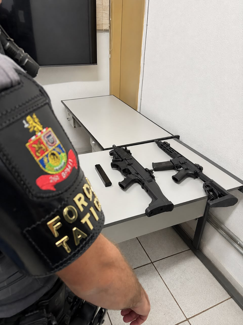 POLÍCA MILITAR APREENDE ARMAS DE FOGO EM PEDREIRA.