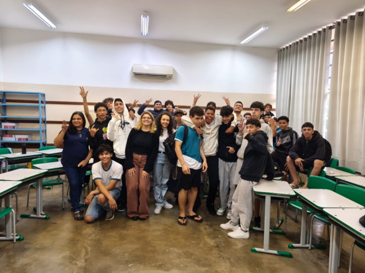 SAÚDE LEVA DEBATE SOBRE BULLYING E SAÚDE MENTAL ÀS ESCOLAS ESTADUAIS DE JAGUARIÚNA