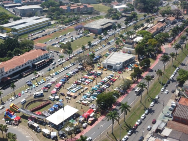 JAGUARIÚNA RECEBE 20ª EDIÇÃO DO ENCONTRO DE CARROS ANTIGOS