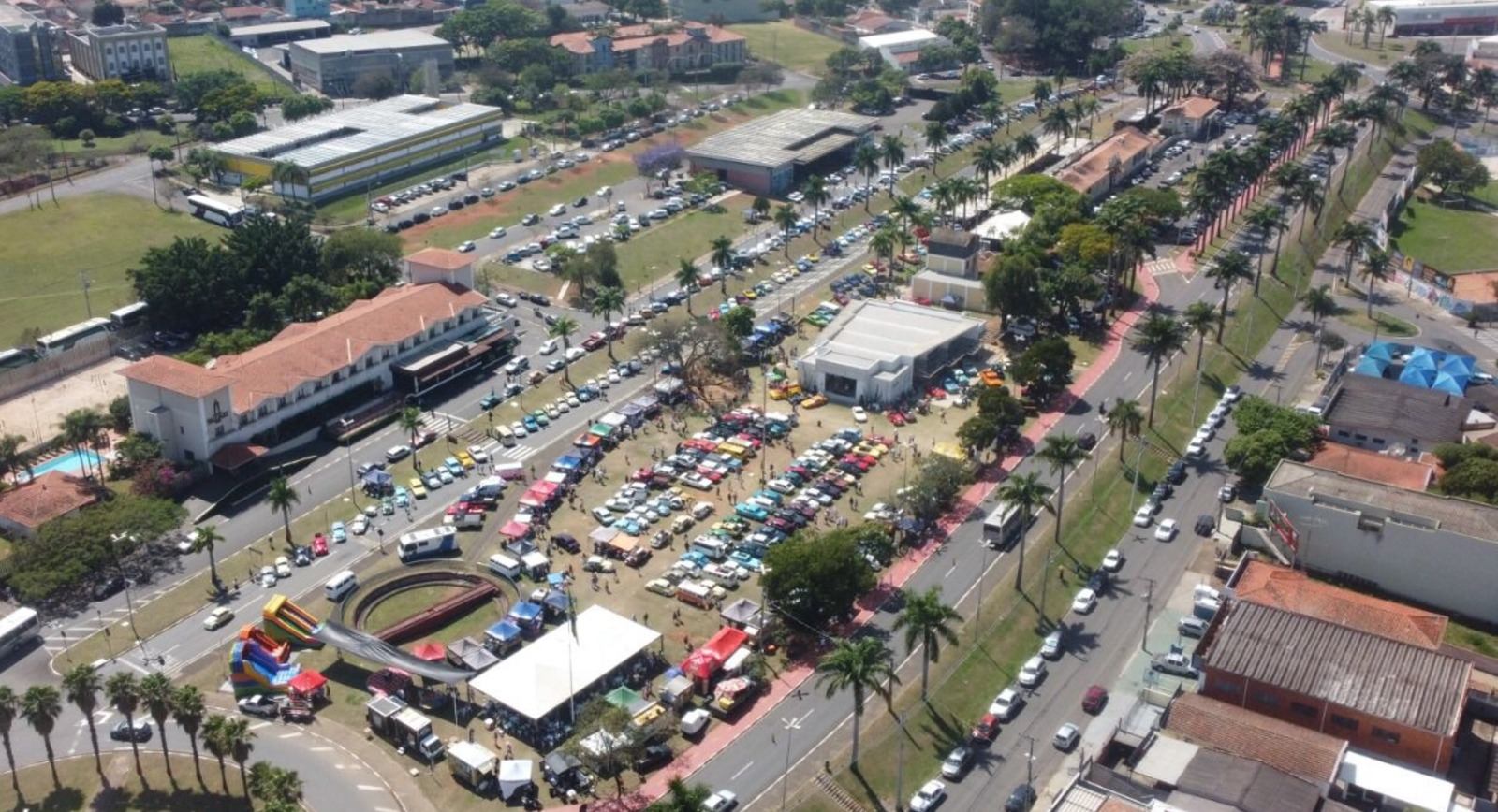 JAGUARIÚNA RECEBE 20ª EDIÇÃO DO ENCONTRO DE CARROS ANTIGOS