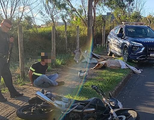 HOMEM FOGE DE BLOQUEIO DA GCM, QUASE ATROPELA CRIANÇA EM FRENTE A CRECHE E ACABA DETIDO EM JAGUARIÚNA