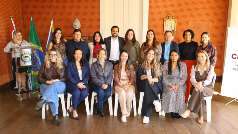 INTEGRANTES DO NOVO CONSELHO MUNICIPAL DOS DIREITOS DA MULHER DE JAGUARIÚNA TOMAM POSSE