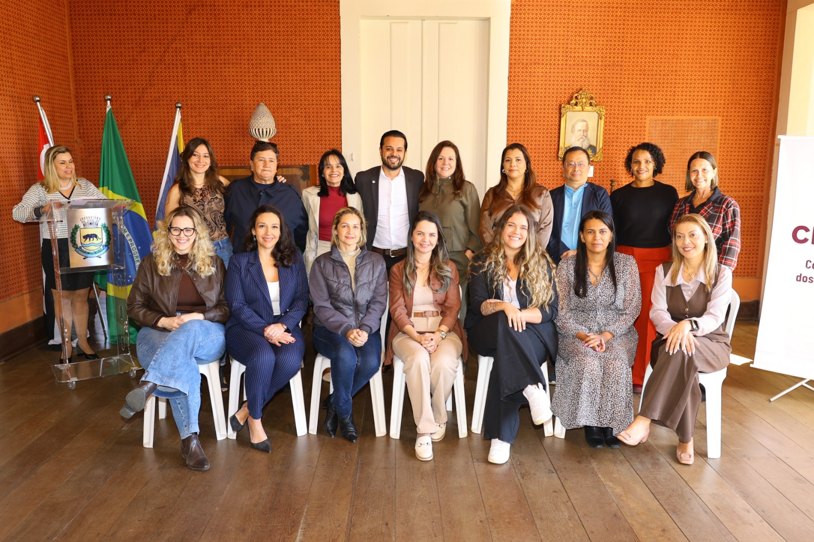 INTEGRANTES DO NOVO CONSELHO MUNICIPAL DOS DIREITOS DA MULHER DE JAGUARIÚNA TOMAM POSSE