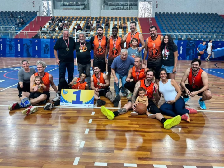 Holambra é bicampeã dos Jogos Regionais no basqueteA equipe Black Horses Holambra, que representa o município na modalidade de basquete masculino, conquistou pelo segundo ano consecutivo o título dos Jogos Regionais, realizado em Itatiba. Na grande decisão, que ocorreu na terça-feira, dia 21 de julho, A Cidade das Flores venceu Indaiatuba por 84 a 61.