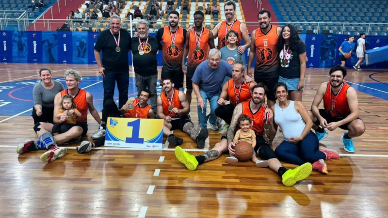 Holambra é bicampeã dos Jogos Regionais no basqueteA equipe Black Horses Holambra, que representa o município na modalidade de basquete masculino, conquistou pelo segundo ano consecutivo o título dos Jogos Regionais, realizado em Itatiba. Na grande decisão, que ocorreu na terça-feira, dia 21 de julho, A Cidade das Flores venceu Indaiatuba por 84 a 61.