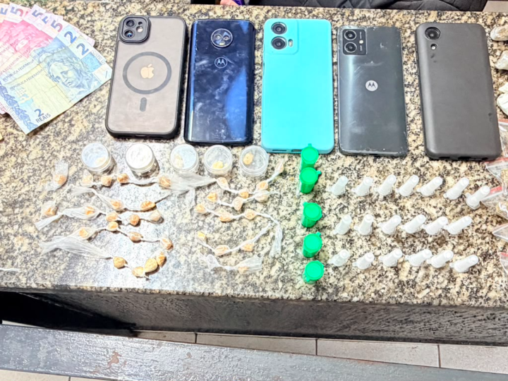 POLÍCIA MILITAR PRENDE INDIVÍDUO POR TRÁFICO DE DROGAS EM JAGUARIÚNA.