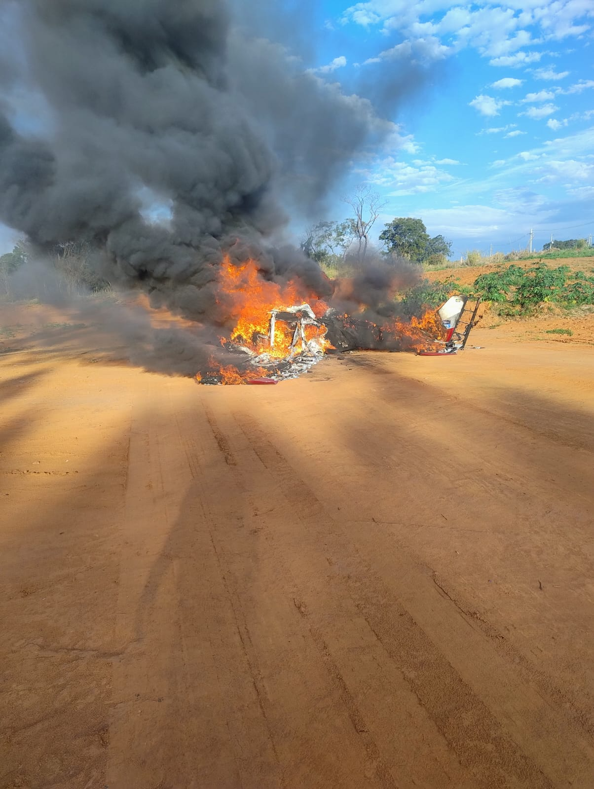 URGENTE: AVIÃO DE PEQUENO PORTE CAI PRÓXIMO À FAZENDA DA MATA, EM MOGI MIRIM