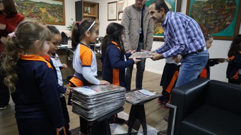 Projeto Despertar da Cidadania proporciona experiência sobre o funcionamento da Prefeitura a estudantes da rede municipal