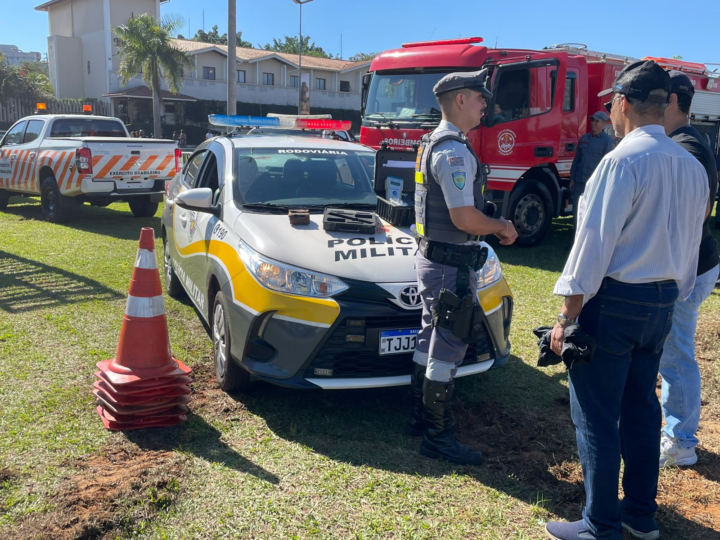 POLICIAMENTO RODOVIÁRIO APRESENTA VIATURAS E EQUIPAMENTOS DURANTE EVENTO DO 9 DE JULHO EM JAGUARIÚNA