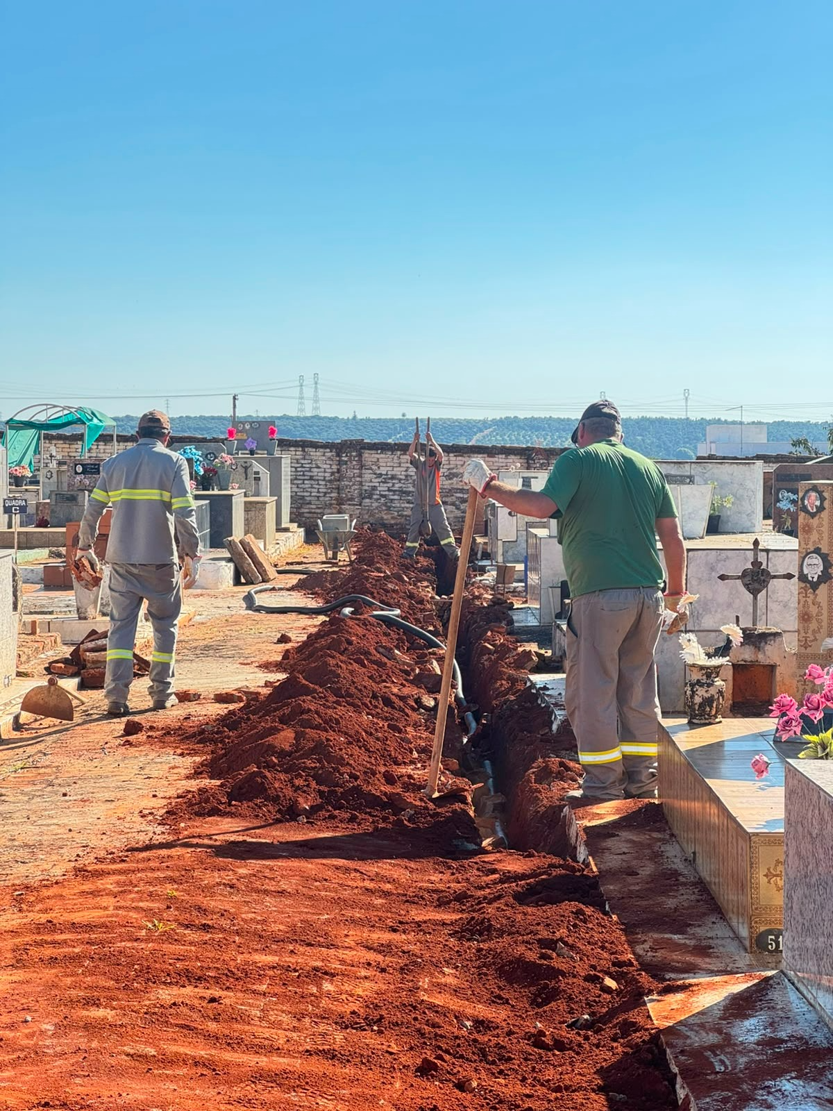 Santo Antônio de Posse – Prefeitura inicia obra que garantirá 100% de iluminação no Cemitério Municipal