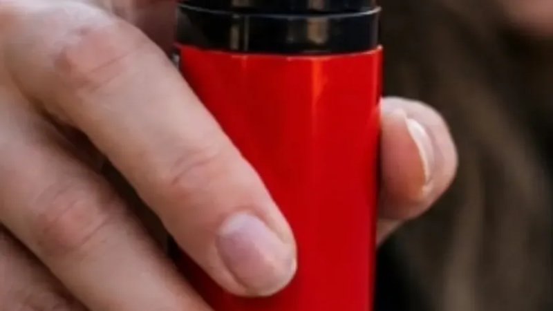 PROCURA POR SPRAY DE PIMENTA PARA DEFESA PESSOAL DE MULHERES CRESCE NO BRASIL APÓS MUDANÇA NA LEGISLAÇÃO