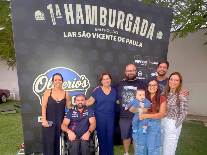 1ª Hamburgada da Oliverio’s Garage reúne 180 pessoas em ação beneficente pelo Lar São Vicente de Paula
