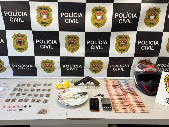 OPERAÇÃO ROMANO: DISE PRENDE DOIS E APREENDE COCAÍNA, MACONHA E REVÓLVER EM SANTA BÁRBARA D’OESTE