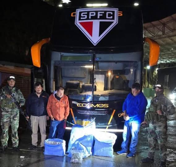 ÔNIBUS QUE SERIA USADO PELO SÃO PAULO É APREENDIDO COM 86,5 KG DE MACONHA NA BOLÍVIA