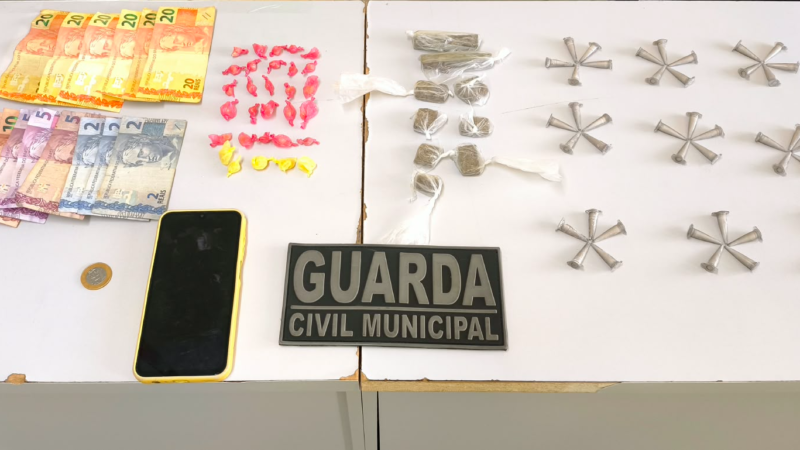 TRÁFICO DE DROGAS: GUARDA CIVIL APREENDE COCAÍNA, CRACK E MACONHA EM SANTO ANTÔNIO DE POSSE