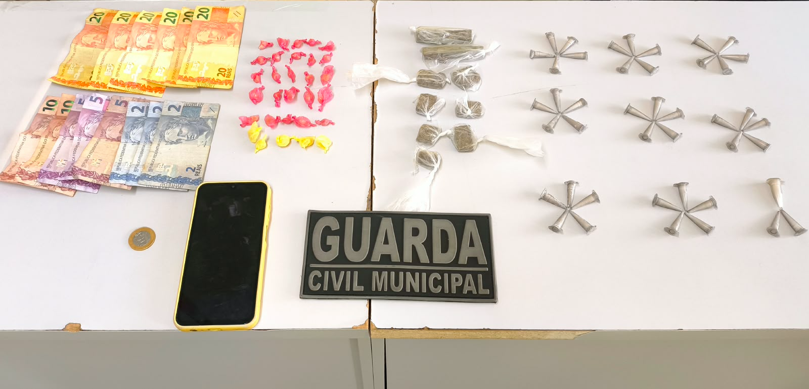 TRÁFICO DE DROGAS: GUARDA CIVIL APREENDE COCAÍNA, CRACK E MACONHA EM SANTO ANTÔNIO DE POSSE