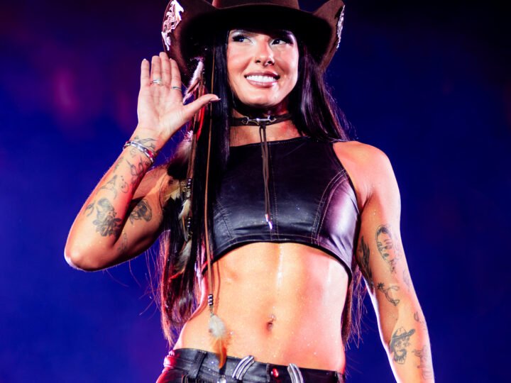 Com participação surpresa no show de Ana Castela, Mariana Fagundes estreia com show solo e amanhece no palco de Jaguariúna