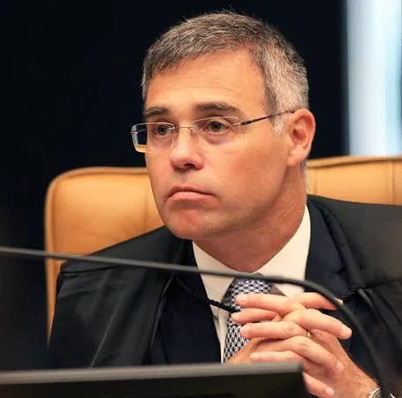 MENDONÇA REAGE A QUESTIONAMENTOS SOBRE TERNOS E APRESENTA COMPROVANTES DE PAGAMENTO
