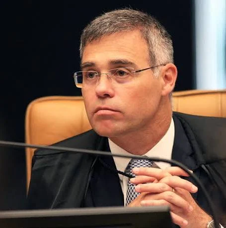 MENDONÇA REAGE A QUESTIONAMENTOS SOBRE TERNOS E APRESENTA COMPROVANTES DE PAGAMENTO