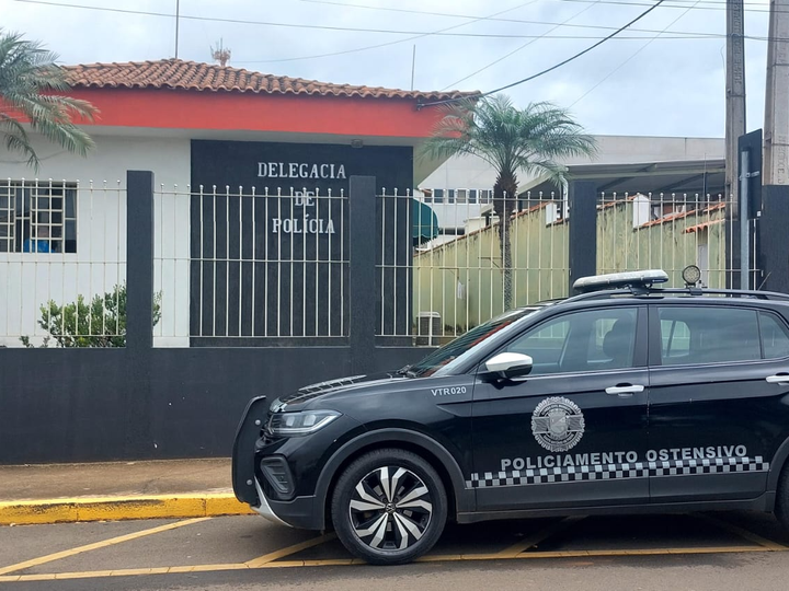 HOMEM É PRESO EM FLAGRANTE APÓS VIOLÊNCIA DOMÉSTICA E DANO A VEÍCULO EM SANTO ANTÔNIO DE POSSE