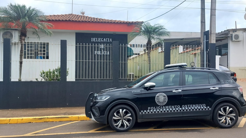 HOMEM É PRESO EM FLAGRANTE APÓS VIOLÊNCIA DOMÉSTICA E DANO A VEÍCULO EM SANTO ANTÔNIO DE POSSE