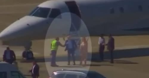 MORAES E ESPOSA DESEMBARCANDO DE JATINHO LIGADO A VORCARO