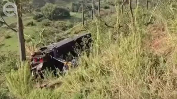 TRAGÉDIA NA SP-52: ÔNIBUS COM 48 ROMEIROS CAI EM RIBANCEIRA E DEIXA SEIS MORTOS