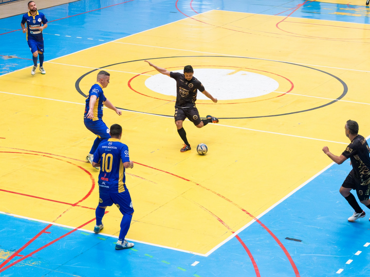 TAÇAS PRATA E OURO DO FUTSAL AMADOR REGISTRAM 73 GOLS NA PRIMEIRA RODADA
