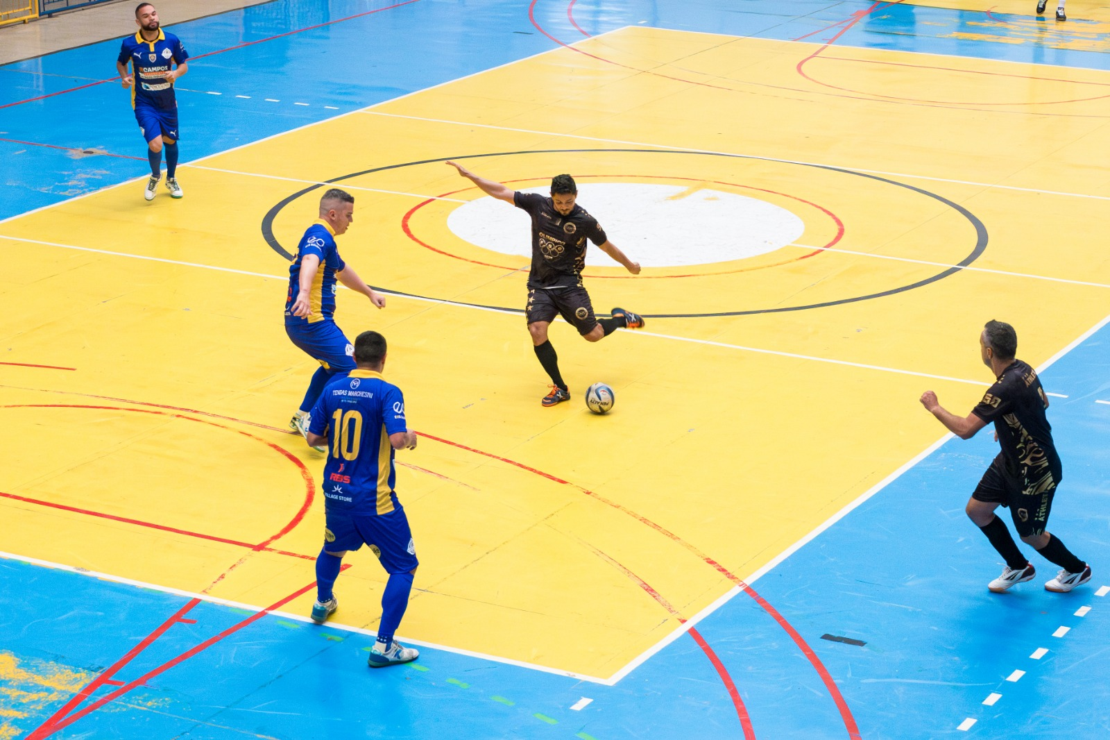 TAÇAS PRATA E OURO DO FUTSAL AMADOR REGISTRAM 73 GOLS NA PRIMEIRA RODADA