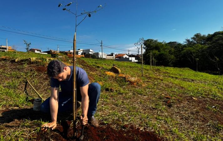 Posse mais verde: ação de plantio valoriza áreas verdes e celebra o Dia da Árvore