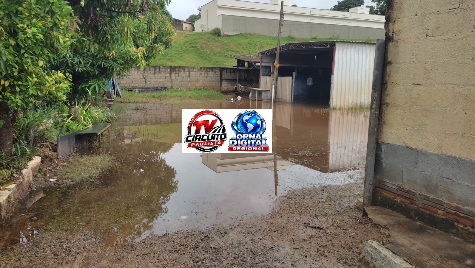 MORADORES COBRAM UM POSICIONAMENTO DO PREFEITO CARLOS ALBERTO DE AMPARO – MORADORES DE ARCADAS COBRAM SOLUÇÃO PARA GALERIA PLUVIAL QUE PROVOCA ALAGAMENTOS HÁ ANOS