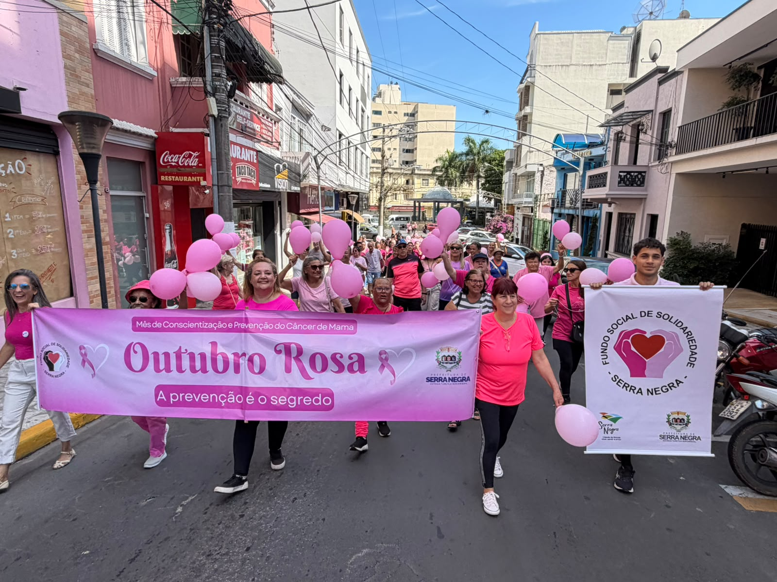 SERRA NEGRA – Caminhada Outubro Rosa reúne comunidade em Serra Negra pela prevenção ao câncer de mama