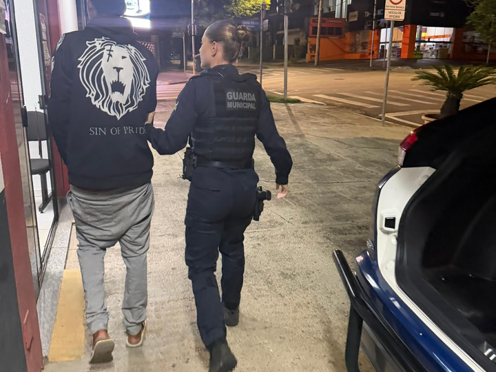 GUARDA MUNICIPAL PRENDE HOMEM EM FLAGRANTE POR VIOLÊNCIA DOMÉSTICA EM JAGUARIÚNA