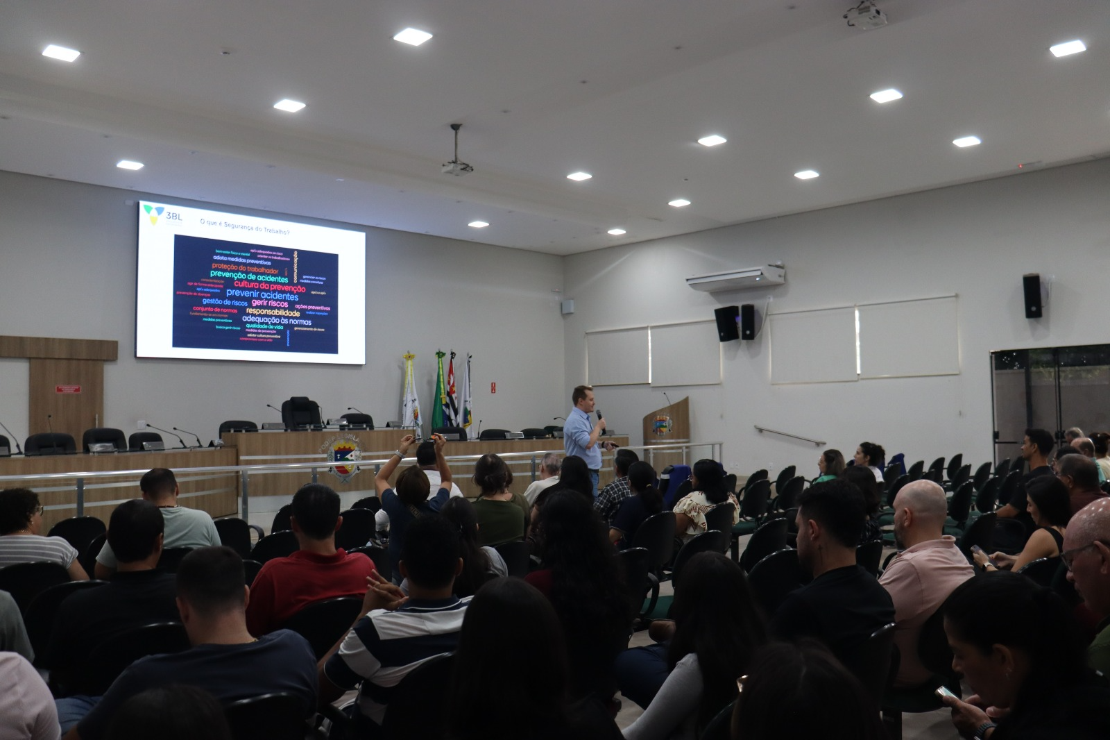 Santo Antônio de Posse: Prefeitura promove palestra para incentivar inovação e desenvolvimento profissional dos servidores