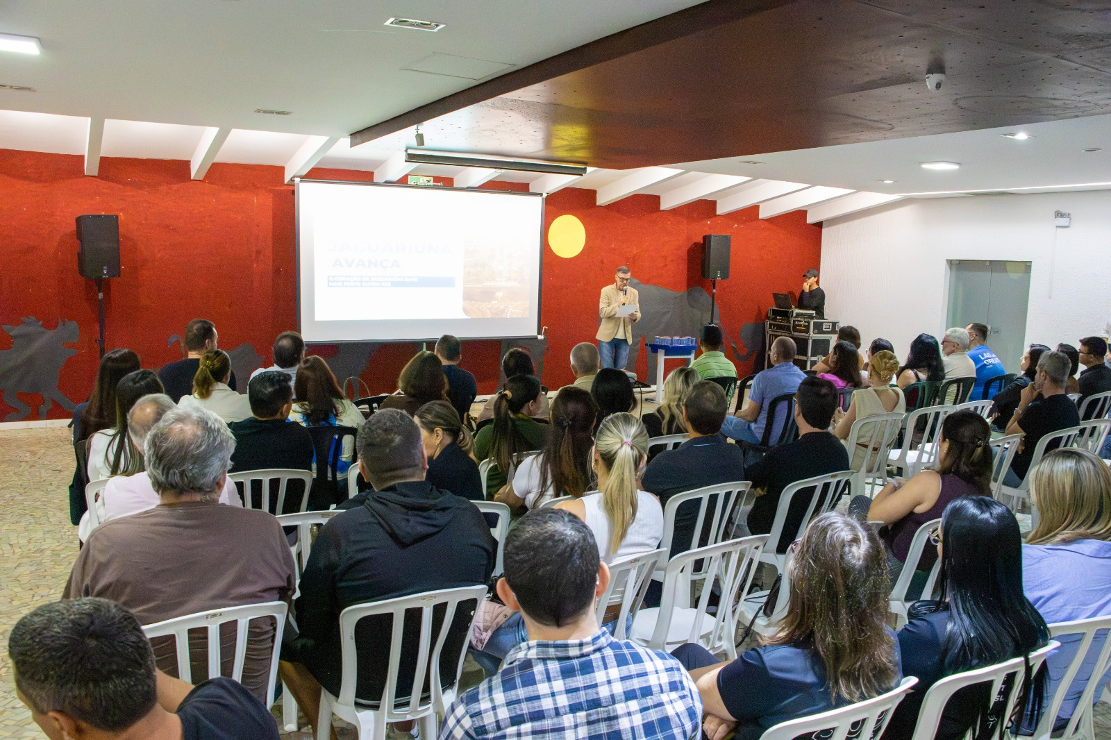 PREFEITURA APRESENTA, EM REUNIÃO COM COMERCIANTES, DETALHES DO PROJETO ‘VIVA O CENTRO JAGUARIÚNA’