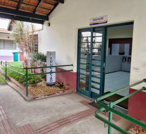 A Secretaria Municipal de Educação de Socorro orienta pais e responsáveis sobre o projeto “Bombeiro Guerreiro Mirim”, divulgado em escolas da rede municipal.