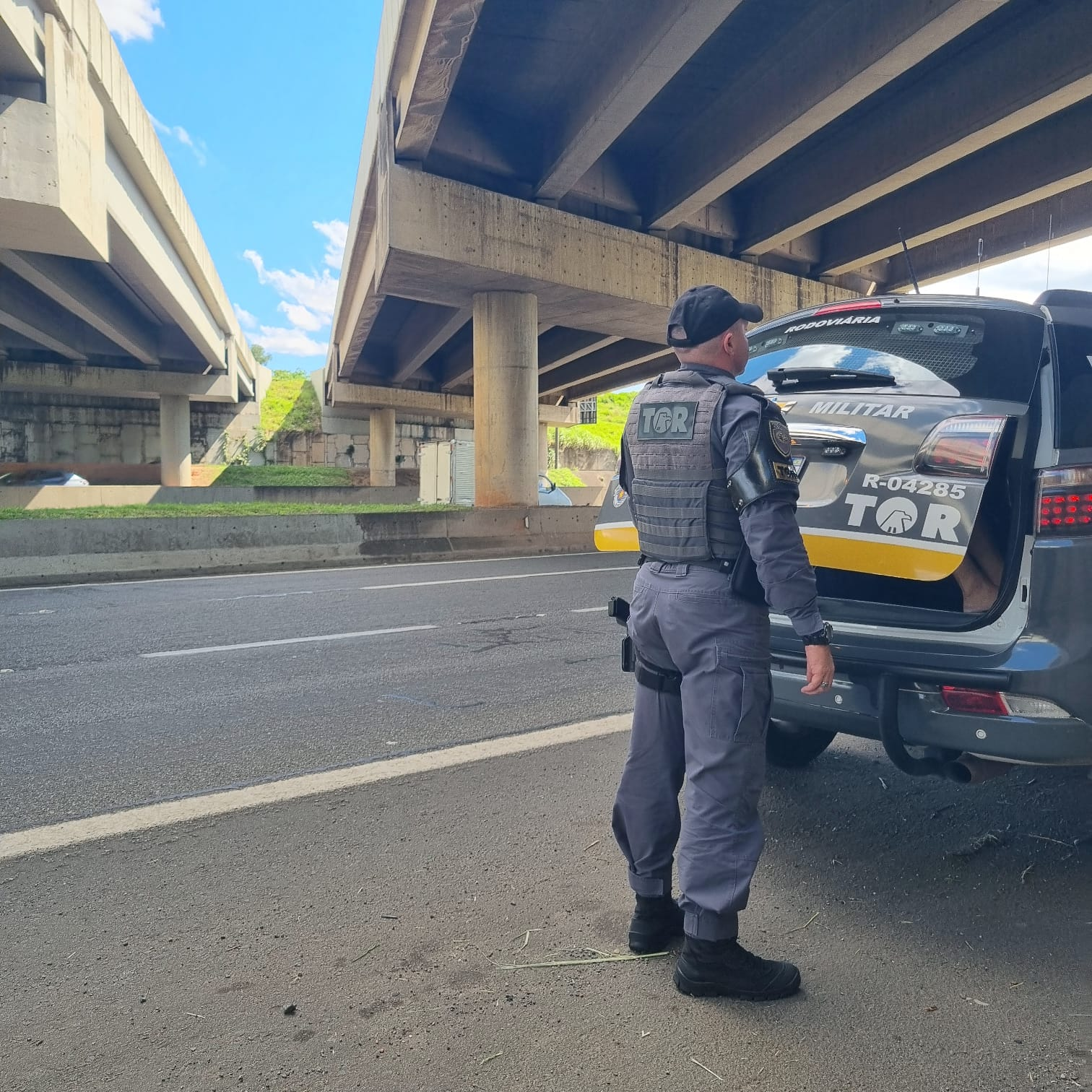 TOR PRENDE SUSPEITO EM FLAGRANTE POR FURTO DE MUDANÇA NA RODOVIA DOM PEDRO I, EM CAMPINAS