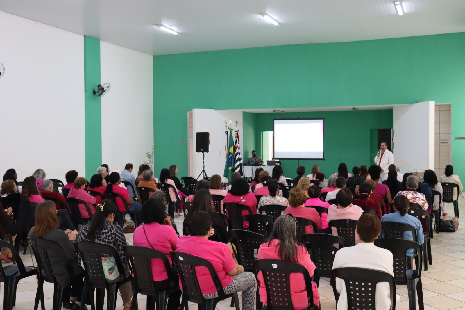 “Prevenir é um ato de amor”: palestra destaca a importância do cuidado com a saúde da mulher