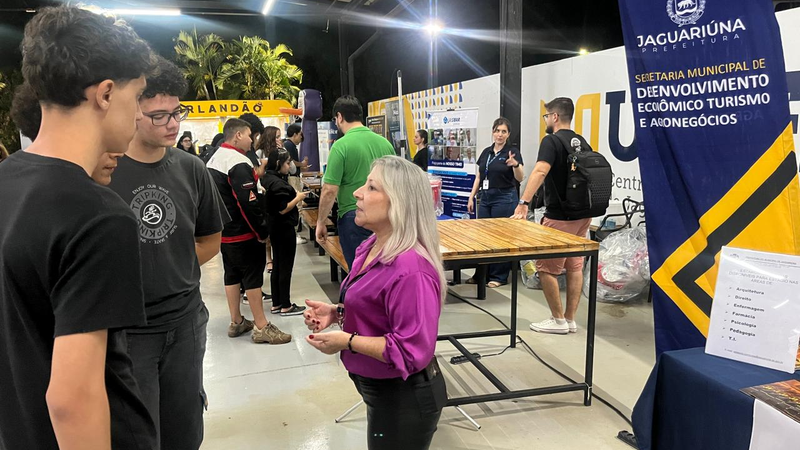 PREFEITURA DE JAGUARIÚNA PARTICIPA DO DIA DE CARREIRAS DA UNIFAJ