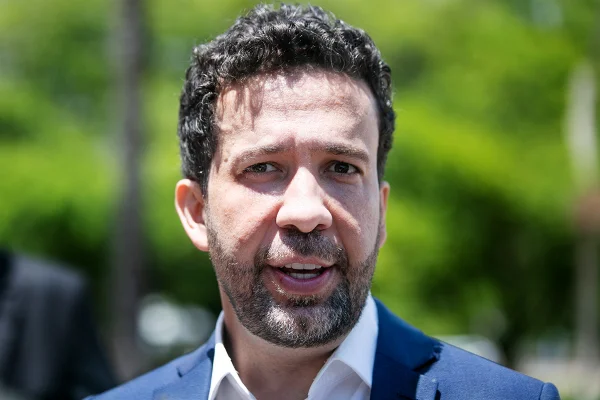 NÃO SUPORTOU A BATALHA – DEPUTADO ANDRÉ JANONES É INTERNADO NA UTI APÓS EPISÓDIO DE ARRITMIA CARDÍACA