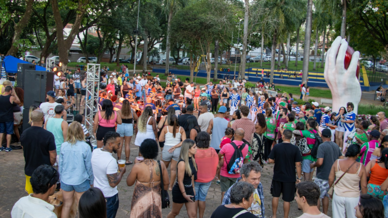 PROJETO SAMBA NO PARQUE LEVA MÚSICA E ANIMAÇÃO À PRAÇA DO AMOR