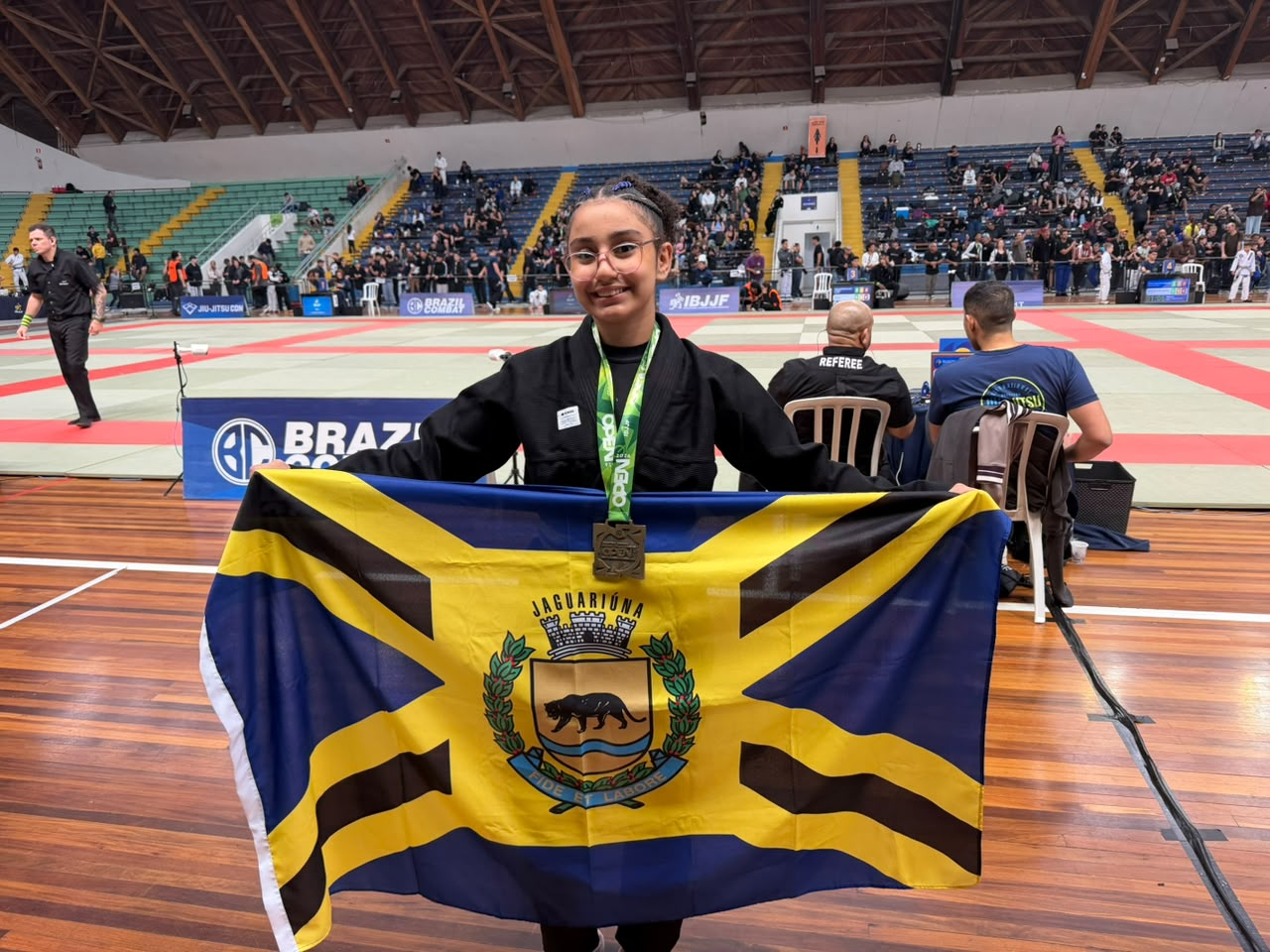 ATLETAS DE JIU-JITSU DE JAGUARIÚNA PARTICIPAM DE COMPETIÇÃO INTERNACIONAL EM CURITIBA