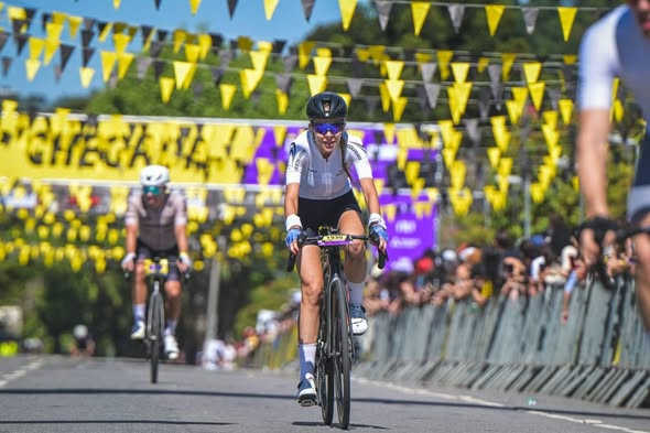 CICLISTA DE AMPARO, BIA MARCHI É CAMPEÃ DE CATEGORIA NO L’ÉTAPE EM CAMPOS DO JORDÃO