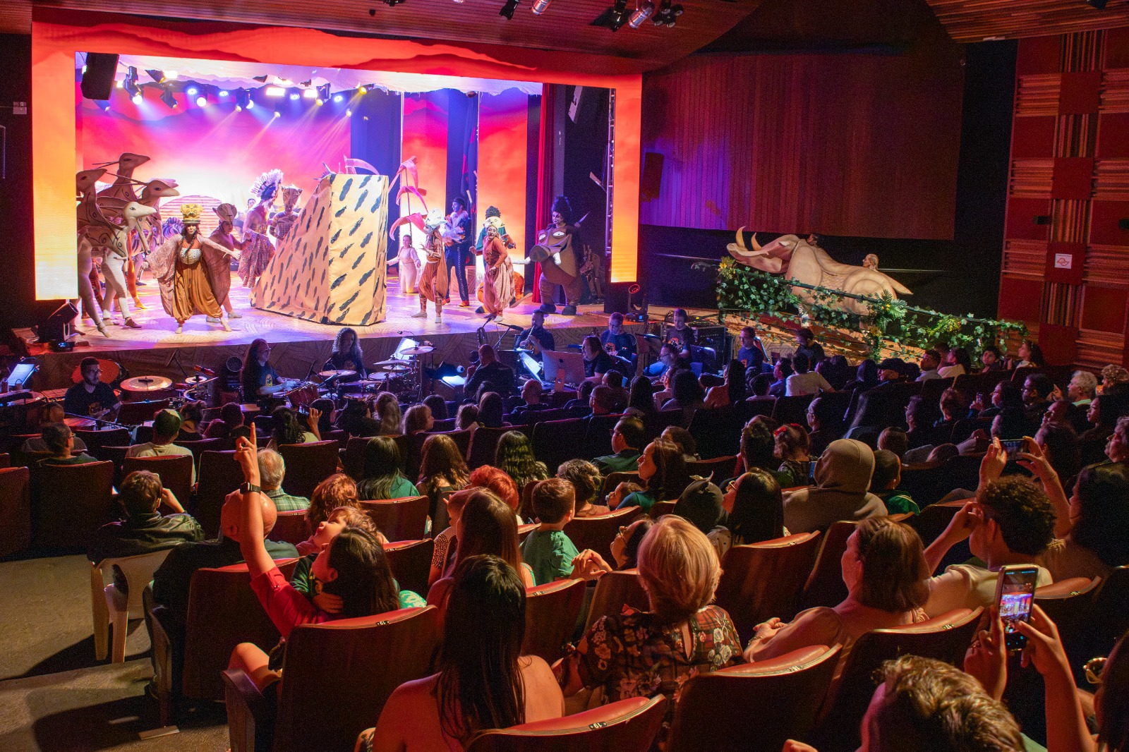 ESTREIA DO ESPETÁCULO ‘O REI LEÃO’ LOTA TEATRO DE JAGUARIÚNA