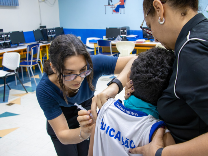 JAGUARIÚNA REFORÇA VACINAÇÃO NAS ESCOLAS E AMPLIA PROTEÇÃO DE ALUNOS E PROFESSORES